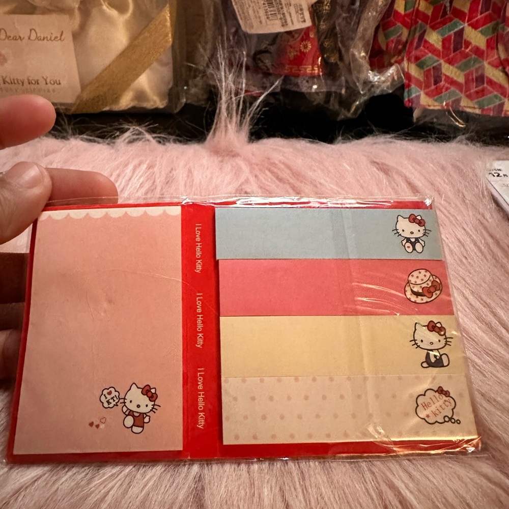 Hello Kitty Sticky Notes - Picture 2 of 2